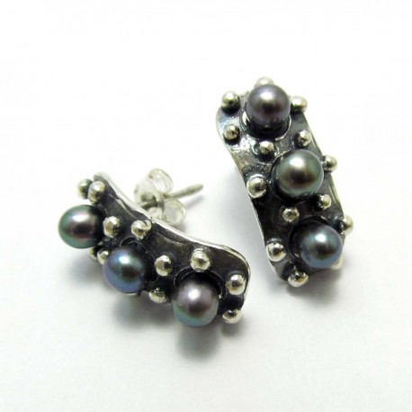 Pearl Earrings with Screw N31