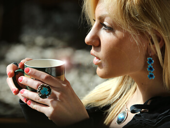 Model with silver jewelry made of light and dark turquiose